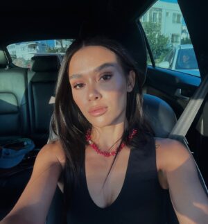 Aylin Engör Instagram - Böyle bir ışığı storyde harcayamazdım 🤭
