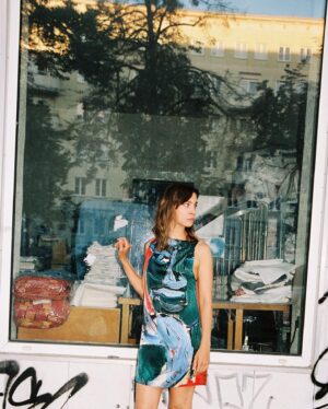 Aylin Tezel Instagram - When a dress is a painting 

In @malaikaraiss dress photographed by @mmmarckrause 
art print by @true_zimmermann 

Seen in @yogaworld108
