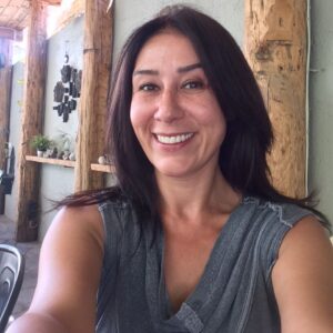 Ayşegül Ünsal Instagram - İyi bayramlarımız olsun.Güzel günlerimiz...bayram gibi...Ömrümüze yayılan..