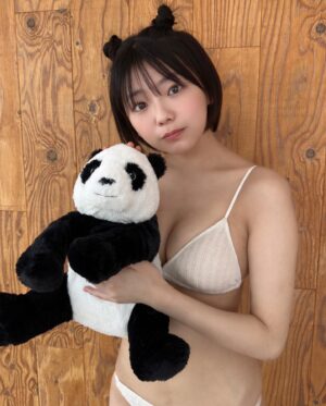 Ayu Okuma Instagram - そしてもうひとつ！
本日3月31日発売の『BUBUKA 5月号』に登場してます👾
チャイナをテーマに撮影したよ🐼
普段しない髪型もして、楽しい撮影でした〜✨
チャーハンも美味しかった☺︎
是非チェックしてみてね！
