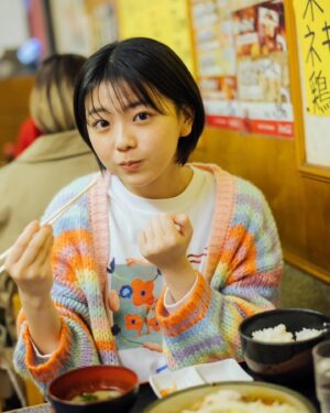 Ayu Okuma Instagram - 本日3月31日発売の『グラビアザテレビジョン vol.65』に登場しています📸
ギターと友達をテーマに撮影したよ👾
可愛い洋服と色々な水着着てるので是非チェックしてみてね♡
あと、ハンバーグ美味しかった🤭