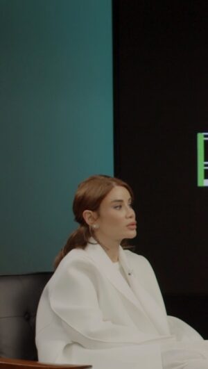 Ayza Anokhina Instagram - Когда появилась надежда, что меня перестанут бояться мужчины)) 😹🥹