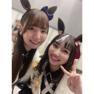 Azumi Waki Instagram - ウマ娘5th EVENT in 名古屋
*
*
*
ご来場いただいた皆様、配信を観てくださった皆様
ありがとうございました🍎
初の名古屋でのライブ！
久しぶりにウマ娘でのコールも聴けて！
たーのしかった！！
*
*
今回は『黄金世代』で何かをする事が多くて、
同世代のみんなと一緒にたくさんのステージに立てて
改めてみんなの事が大好きになりました🌸
いつか全員でステージに立てるといいなぁ〜！！
*
*
フラワースタンドもありがとー！！🌻
イラストも最高に可愛いし、
スペちゃんカラーのお花もとっても綺麗！
いつも応援してくれてありがとうねっ！⸜(๑’ᵕ’๑)⸝
*
*
個人的にはNEXT FRONTIERが歌いたかったのでスペちゃんで熱い曲を歌えて嬉しかったです🌟