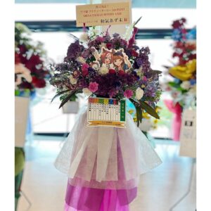 Azumi Waki Instagram - ウマ娘5th EVENT in 名古屋
*
*
*
ご来場いただいた皆様、配信を観てくださった皆様
ありがとうございました🍎
初の名古屋でのライブ！
久しぶりにウマ娘でのコールも聴けて！
たーのしかった！！
*
*
今回は『黄金世代』で何かをする事が多くて、
同世代のみんなと一緒にたくさんのステージに立てて
改めてみんなの事が大好きになりました🌸
いつか全員でステージに立てるといいなぁ〜！！
*
*
フラワースタンドもありがとー！！🌻
イラストも最高に可愛いし、
スペちゃんカラーのお花もとっても綺麗！
いつも応援してくれてありがとうねっ！⸜(๑’ᵕ’๑)⸝
*
*
個人的にはNEXT FRONTIERが歌いたかったのでスペちゃんで熱い曲を歌えて嬉しかったです🌟
