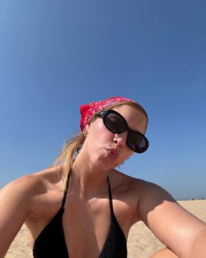 Bab Buelens Instagram - extremely random pictures ✨ 
1. me on a solo beach date
2. @vincentbanic and a rare orange lobster
3. king crab for Bart’s birthday
4. hotel du parc
5. garnaalkroketten, pomme moscovite & vitello sprotato
6. seagulls
7. 🦅
8. familyyyyy
9. Chewie da pewie
10. my new favorite napkin holder