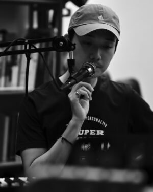 BabyJohn Choi Instagram - 一響起前奏就毛管棟的一首歌，
我的童年回憶被一位鬼塚英吉老師令我又笑又哭。
第一次跟他們夾band,就從這首歌開始。

Always feel goooood to be in the band!!

P.s 看到最後有片，但條片只可放1分鐘，之後出一條長啲剪輯版。

#gto #poison #sorimachitakashi #band

📷： @derekwongkh （一路響住音樂都可以忍到唔唱影相，欽佩）