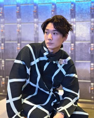 BabyJohn Choi Instagram - #暗殺風暴 香港首映禮。

Hair: @evechiuhair @w.work.shop 
Makeup: @vinciwinki.winki 
Wardrobe: @hommeplisse_isseymiyake @ezta.w
📷: @nicholasw 

感謝來首映禮支持的朋友。
不多說，繼續做。