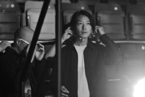 BabyJohn Choi Instagram - 這三年，我基本上都沒有太多演員工作。身邊朋友都有問我下一部上映作品是甚麼，我都答不到他們。
最近我常常問自己，到底我下一部可以演出的作品會何時出現，甚至因為沒有人找我演出，我開始懷疑自己，經過無數次自我鼓勵和氣餒的兩極游走，直至兩星期前，出現了一個演出機會…

沒有劇本，只有一個理念。三位演員，加上幾位來自不同背景的兄弟姊妹，開始整個創作旅程。我們用了兩個星期，經歷由早到早（因為第二星期開始每天都深宵開會排練），將劇本一步一步地創作出來，直至演出前的一個凌晨晚上，我們仍在為劇本進行創作及改良。在這個兩星期的創作及排練過程，經過無數次停濟，推土重來，我們不經不覺建立著強大的信任及契合，我們真切感受及經歷到劇本想呈現的理念。

演出前一晚，我們還擔心八號風球影響整個節目進行，結果當天演出順利舉行，總結時聽到牧師分享，在他早一晚回家路上，正擔心節目能否舉行之際，他看見一架車，車牌號碼是「Oneness」，他回家立即較好鬧鐘，因為他深信節目一定能夠如期舉行。

這兩星期的共同努力，我們於星期六正式將演出呈現給每一位蒞臨的人，包括我們團隊的每一位。我們以真誠的演繹及交流，與觀眾的情感相互動。整個經歷將會在我們每一位的心中留下深刻烙印。未來是怎樣我不會知道，下一位（識貨😏）找我拍戲/舞台劇演出的導演監製又會是誰，但我在這刻可以有信心地告訴自己，我是一位演員，一位創作人。我好多謝演員能夠成為我的專業，而我必定會繼續用這個專業去將人生的五味雜陳真摯地演繹，分享給你們，為你們加油打氣。

感謝今次有一個令我感動，振作，再次得力的兩星期旅程；感謝這兩星期裡一起奮鬥的兄弟姐妹。

有一些想法，是時候要重新啟動，人生起伏一波又一波，未來的路是怎樣，我會一步一步尋求，引證出來。我愛我的工作，我愛我的生命。

這一刻我可以堅定地站著，靜候恩主。

Amen.
#onenessconference

📷: @derekwongkh