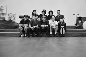 BabyJohn Choi Instagram - 這三年，我基本上都沒有太多演員工作。身邊朋友都有問我下一部上映作品是甚麼，我都答不到他們。
最近我常常問自己，到底我下一部可以演出的作品會何時出現，甚至因為沒有人找我演出，我開始懷疑自己，經過無數次自我鼓勵和氣餒的兩極游走，直至兩星期前，出現了一個演出機會…

沒有劇本，只有一個理念。三位演員，加上幾位來自不同背景的兄弟姊妹，開始整個創作旅程。我們用了兩個星期，經歷由早到早（因為第二星期開始每天都深宵開會排練），將劇本一步一步地創作出來，直至演出前的一個凌晨晚上，我們仍在為劇本進行創作及改良。在這個兩星期的創作及排練過程，經過無數次停濟，推土重來，我們不經不覺建立著強大的信任及契合，我們真切感受及經歷到劇本想呈現的理念。

演出前一晚，我們還擔心八號風球影響整個節目進行，結果當天演出順利舉行，總結時聽到牧師分享，在他早一晚回家路上，正擔心節目能否舉行之際，他看見一架車，車牌號碼是「Oneness」，他回家立即較好鬧鐘，因為他深信節目一定能夠如期舉行。

這兩星期的共同努力，我們於星期六正式將演出呈現給每一位蒞臨的人，包括我們團隊的每一位。我們以真誠的演繹及交流，與觀眾的情感相互動。整個經歷將會在我們每一位的心中留下深刻烙印。未來是怎樣我不會知道，下一位（識貨😏）找我拍戲/舞台劇演出的導演監製又會是誰，但我在這刻可以有信心地告訴自己，我是一位演員，一位創作人。我好多謝演員能夠成為我的專業，而我必定會繼續用這個專業去將人生的五味雜陳真摯地演繹，分享給你們，為你們加油打氣。

感謝今次有一個令我感動，振作，再次得力的兩星期旅程；感謝這兩星期裡一起奮鬥的兄弟姐妹。

有一些想法，是時候要重新啟動，人生起伏一波又一波，未來的路是怎樣，我會一步一步尋求，引證出來。我愛我的工作，我愛我的生命。

這一刻我可以堅定地站著，靜候恩主。

Amen.
#onenessconference

📷: @derekwongkh