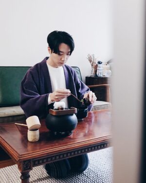 BabyJohn Choi Instagram - 新訪問！
一直我都想做一個可以深入分享個人看法同埋價值觀嘅訪問。
所以最近我所接受嘅訪問都係同文化有關，需要用上一啲時間去慢慢醞釀出嚟嘅。
呢個我認為係咁多年嚟做過嘅訪問入面，我覺得寫得最好嘅一篇！
訪問過程舒適，我哋透過一齊食一餐家常便飯，當中閒話家常式對話將個人看法同埋分享內容滲透出來，而我深信訪問者之後係要用長時間去思考及重新整理，找出骨幹再舖敍。

好喜歡你的文字，有種在聽爵士音樂的感覺。 
多謝你嘅訪問同埋細心去嘗試了解這個「我」。 @chan_kit 

多謝我嘅另一半同我一齊經歷呢個訪問，一齊進入呢個飯局。

希望你哋都細閱呢個訪問，同我一齊食呢餐「家常便飯」。

訪問連結：https://www.andthen.hk/learn/88834_babyjohn-沏茶十年-初心仍在路上/
