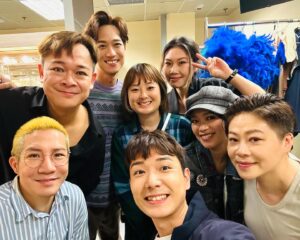 BabyJohn Choi Instagram - 這星期滿滿的養分：
1. 為我的同班同學感到驕傲！#醫道 #舞台劇 
2. 一班好演員！一個幸福嘅團隊 @windmillgrass 
3. 好！好！睇！我誠意推介大家呢個公眾假期買飛入場！ @hkrep 
4. 某天聽到阿祖講佢這個故事已經覺得不容易，還要沉浸式放自己入事件中再次經歷去創作這個演出…love you my friend. @pumpkinjojoinstagram 
5.  @ahdee___ 生日快樂！要繼續愉快生活！
6. 後台突發，好彩有腎仔 #青木堂 ，前兩日食食下野突然剒親牙骹，睇完show即刻喺後台食返幾針，當堂鬆哂！感激腎醫～  @v3.kidney
