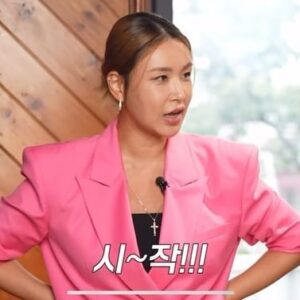 Bae Yoon-jung Instagram - 왠만하면 제가나온거 보고 잘 안웃는데..
이번거 우끼네..ㅋㅋㅋ
오랜만에 가희랑  리아킴유튜브가서 썰풀고왔어요!!
고고고고!!!
.
.
.
#배윤정#가희#리아킴#에이미