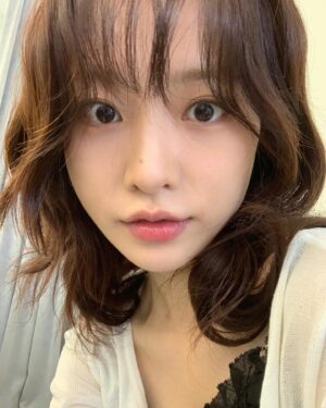 Bae Yoon-kyung Instagram - 너어무 더운 여름 👩🏻‍🦱☀️🫠