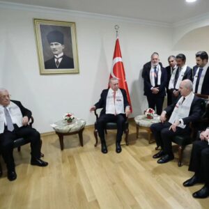 Bahadır Yenişehirlioğlu Instagram - Türkiye; adaletin, hakkın ve hukukun kalesini muhafaza ederek, zalime moral verenlerin karşısında dimdik durmayı sürdürecektir! 🇹🇷🇵🇸

@rterdogan