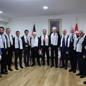 Bahadır Yenişehirlioğlu Instagram - Türkiye; adaletin, hakkın ve hukukun kalesini muhafaza ederek, zalime moral verenlerin karşısında dimdik durmayı sürdürecektir! 🇹🇷🇵🇸

@rterdogan