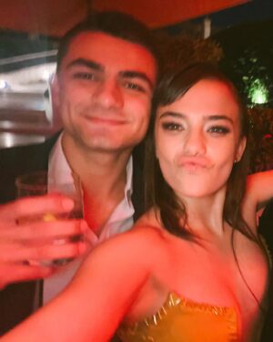 Bahar Şahin Instagram - Dün çok güzel bir gece geçirdik.. 
elimde sadece bunlar kalmış :( 
Daha güzel anılar biriktiririz inşallah..

Ve beni bu güzel geceye hazırlayan harika insanlara teşekkür ediyorum 🤍

@aliyevtaleh 🤍
@cuneytsevenn 🤍
@cihannacar 🤍
@sabitakkaya 🤍
