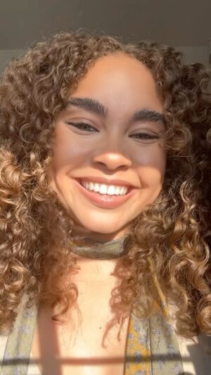Bailey Bass Instagram - …curls are curling this summer!!! 🛎️📀⚜️💛
#curlygirl #summertime