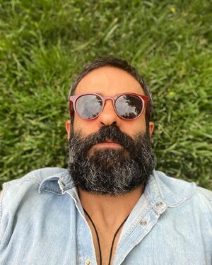 Banipal Shoomoon Instagram - 🌱
Take a Breath 
.
#banipal #bani #breathe #actor #art #green #sun #sunglasses #instagram #black #life #love #music #peace #hope