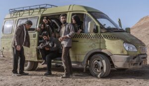 Banipal Shoomoon Instagram - .
خداروشکر بابت این تجربه ناب
.
رونمایی از اولین تصاویر فیلم سینمایی " علت مرگ : نامعلوم" 
اولین فیلم بلند سینمایی علی زرنگار به تهیه کنندگی مجید برزگر به مرحله‌ی تدوین رسید. علی زرنگار پیش از این به عنوان نویسنده، آثاری همچون " بدون تارخ، بدون امضاء". " مغز استخوان" و " چهارشنبه 19 اردیبهشت" را در کارنامه خود دارد.
در خلاصه‌ داستان فیلم آمده است : "هشت مسافر پیش از طلوع آفتاب، شهداد را به مقصد کرمان ترک می‌کنند. میان راه اتفاقی آنها را از رفتن بازمی‌دارد..." 
نویسنده و کارگردان: علی زرنگار، مجری طرح: پویان صادقی،  مدیرفیلمبرداری: داود ملک‌حسینی، طراح صحنه و لباس: محمدرضا میرزامحمدی، تدوین: حمید نجفی¬راد، آهنگساز: حامد حبیب‌زاده، طراح گریم: محمدرضا قومی، طراحی و ترکیب صدا: علیرضا علویان، صدابردار: سعید بجنوردی.علی ذوالفقاری. منشی صحنه: مارال فتحی، برنامه‌ریز: سیاوش رمضانلو و امید راد،  دستیار اول کارگردان: سیاوش رمضانلو،احسان شیری عکاس: پیام صادقی، فیلم پشت صحنه: مهدی تیموری، جلوه‌های ویژه‌ی میدانی: رحیم حاجی‌تبار

بازیگران: بانیپال شومون، علیرضا ثانی‌فر، ندا جبرئیلی، علی‌محمد رادمنش، زکیه بهبهانی، رضا عموزاد، سهیل باوی، سعید رضایی‌کیا، منصور غنی‌جاهد، میلاد مرادی، احمد دهقان‌رحیمی، سید محمدرضا حسینی، اشکان عاشوری، سید مجتبی میرحسینی، سحر بابایی، احد سلاجقه.
 .
تهیه کننده:مجید برزگر
محصول رسانه باران خیال
@payamsadeghi.ph @pardis_rafei @mohsen__nankali_ahoora @rahimhf @morsavi @ashkan_ashoori @mohamad_jafari_art 
#بانیپال_شومون #سینما #بازیگر #مرگ #عشق #زندگی #کویر #ایران