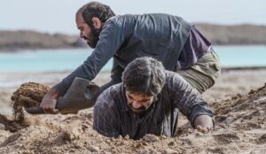 Banipal Shoomoon Instagram - .
خداروشکر بابت این تجربه ناب
.
رونمایی از اولین تصاویر فیلم سینمایی " علت مرگ : نامعلوم" 
اولین فیلم بلند سینمایی علی زرنگار به تهیه کنندگی مجید برزگر به مرحله‌ی تدوین رسید. علی زرنگار پیش از این به عنوان نویسنده، آثاری همچون " بدون تارخ، بدون امضاء". " مغز استخوان" و " چهارشنبه 19 اردیبهشت" را در کارنامه خود دارد.
در خلاصه‌ داستان فیلم آمده است : "هشت مسافر پیش از طلوع آفتاب، شهداد را به مقصد کرمان ترک می‌کنند. میان راه اتفاقی آنها را از رفتن بازمی‌دارد..." 
نویسنده و کارگردان: علی زرنگار، مجری طرح: پویان صادقی،  مدیرفیلمبرداری: داود ملک‌حسینی، طراح صحنه و لباس: محمدرضا میرزامحمدی، تدوین: حمید نجفی¬راد، آهنگساز: حامد حبیب‌زاده، طراح گریم: محمدرضا قومی، طراحی و ترکیب صدا: علیرضا علویان، صدابردار: سعید بجنوردی.علی ذوالفقاری. منشی صحنه: مارال فتحی، برنامه‌ریز: سیاوش رمضانلو و امید راد،  دستیار اول کارگردان: سیاوش رمضانلو،احسان شیری عکاس: پیام صادقی، فیلم پشت صحنه: مهدی تیموری، جلوه‌های ویژه‌ی میدانی: رحیم حاجی‌تبار

بازیگران: بانیپال شومون، علیرضا ثانی‌فر، ندا جبرئیلی، علی‌محمد رادمنش، زکیه بهبهانی، رضا عموزاد، سهیل باوی، سعید رضایی‌کیا، منصور غنی‌جاهد، میلاد مرادی، احمد دهقان‌رحیمی، سید محمدرضا حسینی، اشکان عاشوری، سید مجتبی میرحسینی، سحر بابایی، احد سلاجقه.
 .
تهیه کننده:مجید برزگر
محصول رسانه باران خیال
@payamsadeghi.ph @pardis_rafei @mohsen__nankali_ahoora @rahimhf @morsavi @ashkan_ashoori @mohamad_jafari_art 
#بانیپال_شومون #سینما #بازیگر #مرگ #عشق #زندگی #کویر #ایران