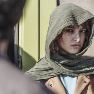 Banipal Shoomoon Instagram - .
خداروشکر بابت این تجربه ناب
.
رونمایی از اولین تصاویر فیلم سینمایی " علت مرگ : نامعلوم" 
اولین فیلم بلند سینمایی علی زرنگار به تهیه کنندگی مجید برزگر به مرحله‌ی تدوین رسید. علی زرنگار پیش از این به عنوان نویسنده، آثاری همچون " بدون تارخ، بدون امضاء". " مغز استخوان" و " چهارشنبه 19 اردیبهشت" را در کارنامه خود دارد.
در خلاصه‌ داستان فیلم آمده است : "هشت مسافر پیش از طلوع آفتاب، شهداد را به مقصد کرمان ترک می‌کنند. میان راه اتفاقی آنها را از رفتن بازمی‌دارد..." 
نویسنده و کارگردان: علی زرنگار، مجری طرح: پویان صادقی،  مدیرفیلمبرداری: داود ملک‌حسینی، طراح صحنه و لباس: محمدرضا میرزامحمدی، تدوین: حمید نجفی¬راد، آهنگساز: حامد حبیب‌زاده، طراح گریم: محمدرضا قومی، طراحی و ترکیب صدا: علیرضا علویان، صدابردار: سعید بجنوردی.علی ذوالفقاری. منشی صحنه: مارال فتحی، برنامه‌ریز: سیاوش رمضانلو و امید راد،  دستیار اول کارگردان: سیاوش رمضانلو،احسان شیری عکاس: پیام صادقی، فیلم پشت صحنه: مهدی تیموری، جلوه‌های ویژه‌ی میدانی: رحیم حاجی‌تبار

بازیگران: بانیپال شومون، علیرضا ثانی‌فر، ندا جبرئیلی، علی‌محمد رادمنش، زکیه بهبهانی، رضا عموزاد، سهیل باوی، سعید رضایی‌کیا، منصور غنی‌جاهد، میلاد مرادی، احمد دهقان‌رحیمی، سید محمدرضا حسینی، اشکان عاشوری، سید مجتبی میرحسینی، سحر بابایی، احد سلاجقه.
 .
تهیه کننده:مجید برزگر
محصول رسانه باران خیال
@payamsadeghi.ph @pardis_rafei @mohsen__nankali_ahoora @rahimhf @morsavi @ashkan_ashoori @mohamad_jafari_art 
#بانیپال_شومون #سینما #بازیگر #مرگ #عشق #زندگی #کویر #ایران
