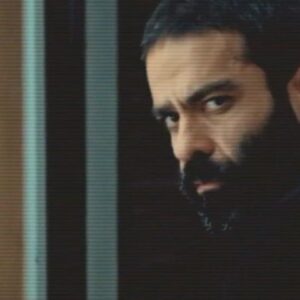 Banipal Shoomoon Instagram - 🎬
ركوردشكنى «کرگدن» با ١٤٠ ميليون دقيقه بازديد/ رونمايى از تيتراژ جديد سريال
✦
«کرگدن» به كارگردانى كيارش اسدى زاده ، تهيه كنندگى صادق يارى و مجرى طرح مهدى يارى با ١٤٠ ميليون دقيقه بازديد در فيليمو ركورد زد و اين سريال توانسته در حد فاصل قسمت‌های هشتم تا سیزدهم، از نظر تعداد مخاطب با جهش ٥٠ درصدى مواجه شود.
✦
همچنين با آغاز فصل جدید سريال نمايش خانگى «کرگدن» كه امروز قسمت چهاردهم آن توزيع شده است از تیتراژ جدید این مجموعه با سبک و سیاقی متفاوت رونمایی شد.
✦
صفحه رسمى «کرگدن»:
@kargadan.series
@sadegh.yarii @mehdi.yari_persiansarv 
@sarabahramiii @panipana @elhamkorda @hoda_zeinolabedin @kargardan_kargadan @pouryarahimisam @sepidehashemii @baniipal @kazem_sayahi @setarehpesiani #بانیپال_شومون #مصطفی_زمانی #کرگدن #سارا_بهرامی #هدی_زین_العابدین #پوریا_رحیمی_سام #ستاره_پسیانی #سریال #بازیگر #مردم #ایران