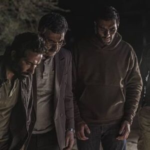 Banipal Shoomoon Instagram - .
خداروشکر بابت این تجربه ناب
.
رونمایی از اولین تصاویر فیلم سینمایی " علت مرگ : نامعلوم" 
اولین فیلم بلند سینمایی علی زرنگار به تهیه کنندگی مجید برزگر به مرحله‌ی تدوین رسید. علی زرنگار پیش از این به عنوان نویسنده، آثاری همچون " بدون تارخ، بدون امضاء". " مغز استخوان" و " چهارشنبه 19 اردیبهشت" را در کارنامه خود دارد.
در خلاصه‌ داستان فیلم آمده است : "هشت مسافر پیش از طلوع آفتاب، شهداد را به مقصد کرمان ترک می‌کنند. میان راه اتفاقی آنها را از رفتن بازمی‌دارد..." 
نویسنده و کارگردان: علی زرنگار، مجری طرح: پویان صادقی،  مدیرفیلمبرداری: داود ملک‌حسینی، طراح صحنه و لباس: محمدرضا میرزامحمدی، تدوین: حمید نجفی¬راد، آهنگساز: حامد حبیب‌زاده، طراح گریم: محمدرضا قومی، طراحی و ترکیب صدا: علیرضا علویان، صدابردار: سعید بجنوردی.علی ذوالفقاری. منشی صحنه: مارال فتحی، برنامه‌ریز: سیاوش رمضانلو و امید راد،  دستیار اول کارگردان: سیاوش رمضانلو،احسان شیری عکاس: پیام صادقی، فیلم پشت صحنه: مهدی تیموری، جلوه‌های ویژه‌ی میدانی: رحیم حاجی‌تبار

بازیگران: بانیپال شومون، علیرضا ثانی‌فر، ندا جبرئیلی، علی‌محمد رادمنش، زکیه بهبهانی، رضا عموزاد، سهیل باوی، سعید رضایی‌کیا، منصور غنی‌جاهد، میلاد مرادی، احمد دهقان‌رحیمی، سید محمدرضا حسینی، اشکان عاشوری، سید مجتبی میرحسینی، سحر بابایی، احد سلاجقه.
 .
تهیه کننده:مجید برزگر
محصول رسانه باران خیال
@payamsadeghi.ph @pardis_rafei @mohsen__nankali_ahoora @rahimhf @morsavi @ashkan_ashoori @mohamad_jafari_art 
#بانیپال_شومون #سینما #بازیگر #مرگ #عشق #زندگی #کویر #ایران