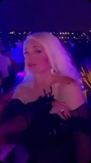 Banu Alkan Instagram - DANS DANS DANS#istanbul #paris #london #newyork #india #dubai #berlin #vietnam @kyliejenner @jlo @banualkanresmi yunuskemalyildiz