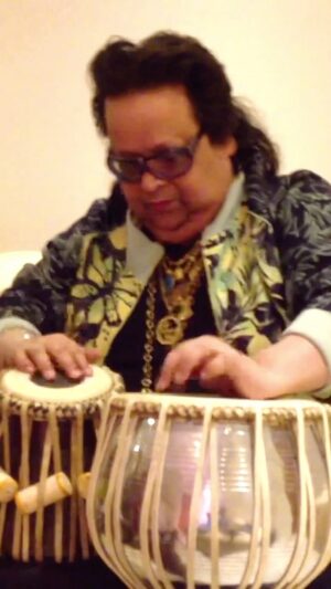 Bappi Lahiri Instagram - While Bappi Lahiri is celebrated worldwide as the Disco King of Bollywood, few know about his deep-rooted talent with the tabla. Before the glittering disco balls and iconic beats, Bappi da was a trained classical musician, with a special love for the tabla.

The tabla wasn’t just an instrument for him—it was a way to connect with the rich traditions of Indian music. His skillful fingers could bring out rhythms that perfectly complemented his compositions, blending the modern with the classical in a way only he could.

Let’s remember Bappi da not just for his chart-topping disco hits but also for his incredible versatility as a musician. Whether it was behind a microphone or a tabla, his music was always pure magic. 🎶
 #bappilahiri #tabla #indianclassical  #indianclassicalmusic
