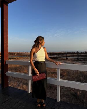 Bárbara Corby Instagram - Algarve🧡 Last one it’s my favourite!!🥹 

#neutraloutfit #summeroutfits #summerlooks #europeansummer
