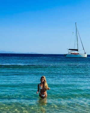 Bárbara Parada Instagram - Julho foi tão bom que merece um dump🥹❤️🏖️☀️🐚🌊
Gratidão