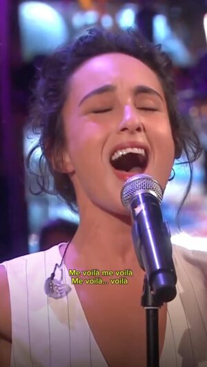 Barbara Pravi Instagram - « VOILÀ » on @rtl.nl for the talk show Humberto in Paris few days ago. It was such a pleasure to sing it again on Netherland’s TV. 
4 years after, always the same fire inside, and you still listening to my song a million times each year, you can’t imagine how grateful I am 🩵
Come to hear it live on « LA PIEVA TOUR » 
Link in bio 

@humbertotan