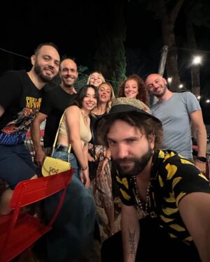 Barbascura X Instagram - 🚶‍♂️
(L’opera nella foto cinque è di @claudiano.jpeg )