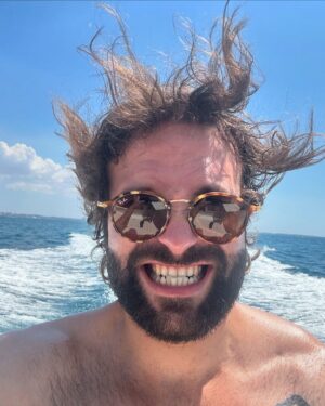 Barbascura X Instagram - 🚶‍♂️
(L’opera nella foto cinque è di @claudiano.jpeg )