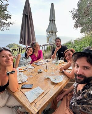 Barbascura X Instagram - 🚶‍♂️
(L’opera nella foto cinque è di @claudiano.jpeg )