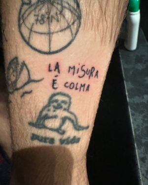 Barbascura X Instagram - 🚶‍♂️
(L’opera nella foto cinque è di @claudiano.jpeg )