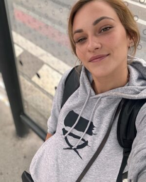 Barbora Jánová Instagram - Tak jo. Před AI a po AI 😀
#ai #photo #makemebeautiful