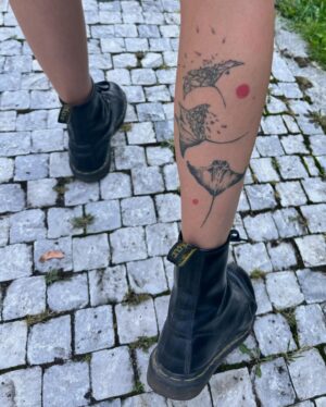 Barbora Jánová Instagram - Miluju šperky od @mooyyy_jewelry. Konkrétně tyhle jsou z kolekce Manta, což je mé nejoblíbenější zvíře, které mám i vytetované od @zrenka.tattoo. Nemohli jste mi lépe kápnout do noty 😍. S @mooyyy_jewelry spolupracuji už několik let, baví mě jejich přístup k práci. Každou kolekci vytváří jiná designérka a všechny jsou inspirované ženstvím, duší, přírodními živly atd. #love