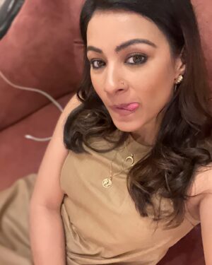 Barkha Bisht Sengupta Instagram - Acting is magical …. Change your look and attitude and you can be anyone ! 

#characters #reeltoreal #actorslife