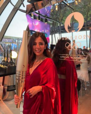 Barkha Singh Instagram - Bonsoir from Paris lovelies! ♥️
I’m here for the Olympics and over the next few days I will share glimpses of my magical experience here, so stay tuned! ✨✨ 
On the first night here I enjoyed some stellar hospitality by @olympics at Gustave 24 located on level 1 of the #EiffelTower featuring French-inspired cuisine, some serious vibes and ofcourse a gorg sunset. 😍

#Paris2024 #Olympics