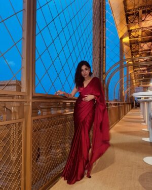 Barkha Singh Instagram - Bonsoir from Paris lovelies! ♥️
I’m here for the Olympics and over the next few days I will share glimpses of my magical experience here, so stay tuned! ✨✨ 
On the first night here I enjoyed some stellar hospitality by @olympics at Gustave 24 located on level 1 of the #EiffelTower featuring French-inspired cuisine, some serious vibes and ofcourse a gorg sunset. 😍

#Paris2024 #Olympics