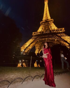 Barkha Singh Instagram - Bonsoir from Paris lovelies! ♥️
I’m here for the Olympics and over the next few days I will share glimpses of my magical experience here, so stay tuned! ✨✨ 
On the first night here I enjoyed some stellar hospitality by @olympics at Gustave 24 located on level 1 of the #EiffelTower featuring French-inspired cuisine, some serious vibes and ofcourse a gorg sunset. 😍

#Paris2024 #Olympics