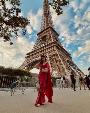Barkha Singh Instagram - Bonsoir from Paris lovelies! ♥️
I’m here for the Olympics and over the next few days I will share glimpses of my magical experience here, so stay tuned! ✨✨ 
On the first night here I enjoyed some stellar hospitality by @olympics at Gustave 24 located on level 1 of the #EiffelTower featuring French-inspired cuisine, some serious vibes and ofcourse a gorg sunset. 😍

#Paris2024 #Olympics
