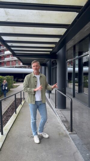 Barry Atsma Instagram - Behind the scenes! 🎬

Bar Brasserie De Blend - opening zomer 2024
Kom jij ons team versterken? Bekijk onze vacatures ➡️ link in bio!

#deblend #bar #brasserie #utrecht #eat #meet #celebrate #zakelijk #lunch #diner #openingsoon