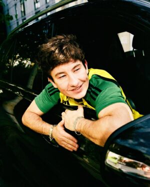 Barry Keoghan Instagram - Smile!! 🐺☘️