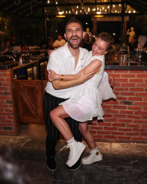 Başak Daşman Instagram - …because in good times and bad…. 🥂❤️ @monuraltun 

(bu bir gün olacaktı ve devamı gelecekti kusura bakmayın😎… to be continued💃🏻)

📷: @alevaltinbasphotography
