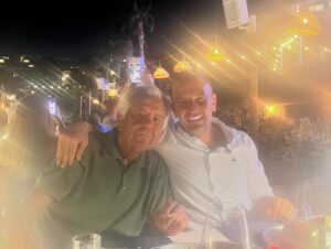Başak Sayan Instagram - Birlikte 10. doğumgünü kutlayışımız… Daha nice kutlamalara hep beraber… İyi ki doğdun, iyi ki benim hayat arkadaşım, Ares ile Milan’ın harika babası oldun… Seni seviyoruz…❤️