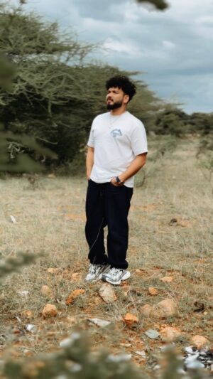 Basheer Bashi Instagram - Some memories never fade, they just become a part of us.🥹💔

#justanact 🫣😂