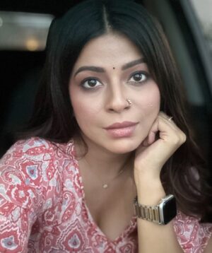 Bavithra B Instagram - Feeling pretty 😌🙈

#misssouthindia2017 #misssouthindia #suntv #suntvanchor #ranjithame #ranjithameonsuntv #singapenne #singapenneonsuntv #bavithra #singapennemithra
