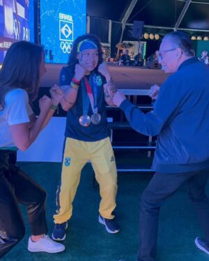 Beatriz Ferreira Instagram - Bia Ferreira!! Bronze em Paris!! Prata em Tóquio!! E a única mulher brasileira com duas medalhas olímpicas no boxe!! 🥈🥉